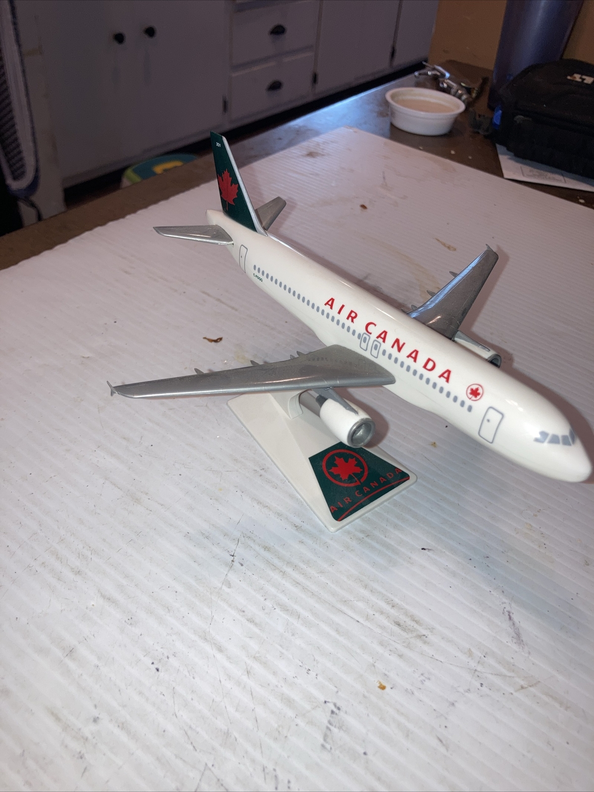 VINTAGE AIR CANADA DC-9 McDONALD DOUCLAS REPLICA DESK TOP AIRCRAFT