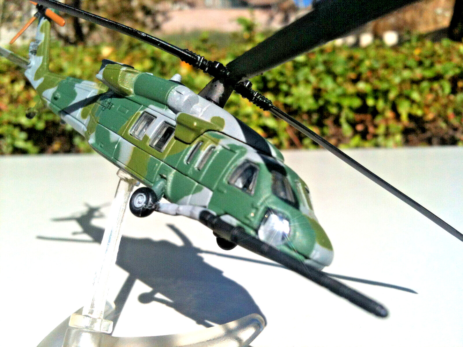 Corgi Sikorsky MH-60 Blackhawk Pavehawk Helicopter Special Ops Showcase 1:140