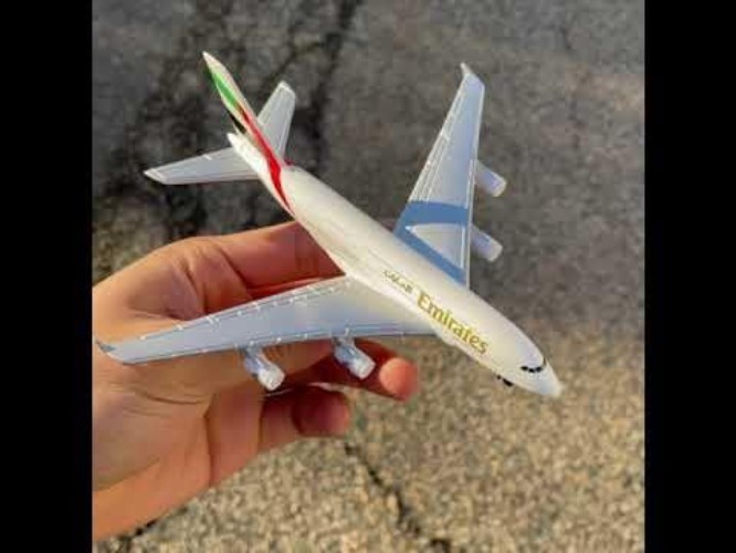 Portable Emirates A380 Die-Cast Model Plane – For Imaginative Play Ages 3+