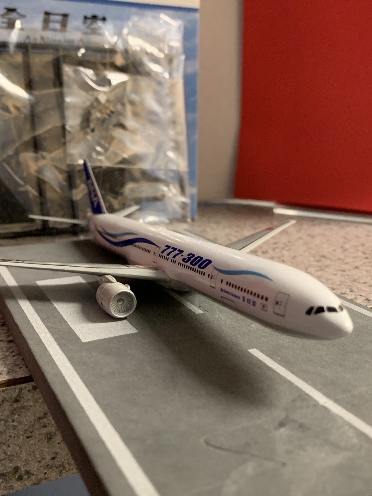 Hasegawa 1/400 scale diecast All Nippon Airways ANA Boeing 777-300 JA7300