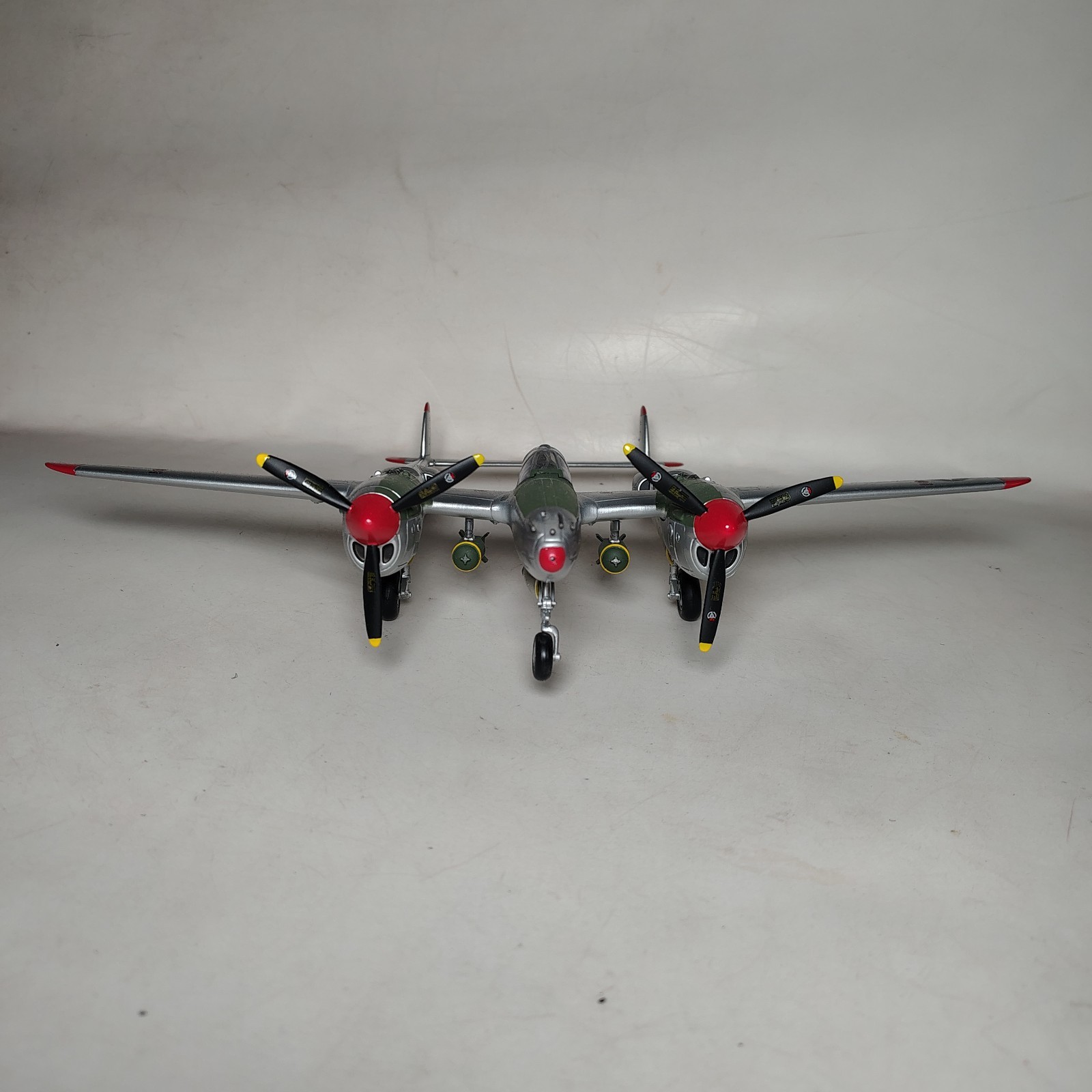 P-38J LIGHTNING USAAF 49TH FG 9TH FS RICHARD BONG 1942 – CORGI 1:72 NO BOX