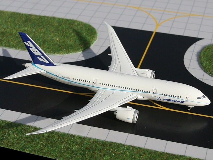House Color Boeing 787-8 N787FT GeminiJets GJBOE980 Scale 1:400 RARE