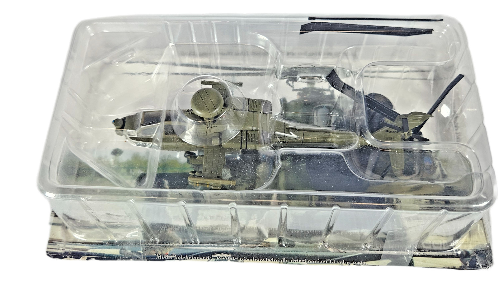 Amercom Boeing AH-64D Apache 1:72 Diecast Model USA Military Green Blister Pack.
