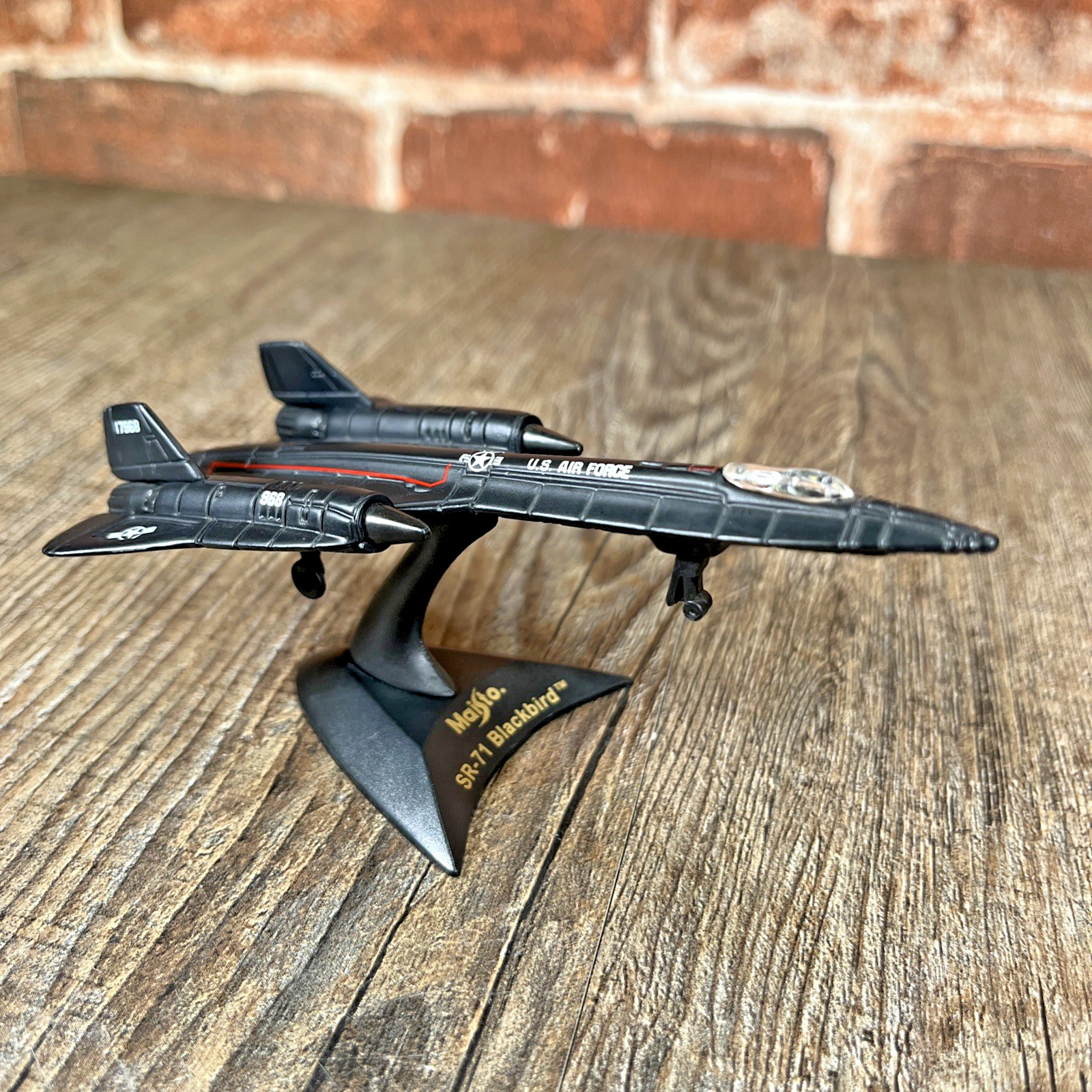 SR-71 Blackbird USAF Diecast MAISTO Aircraft With Stand Preowned