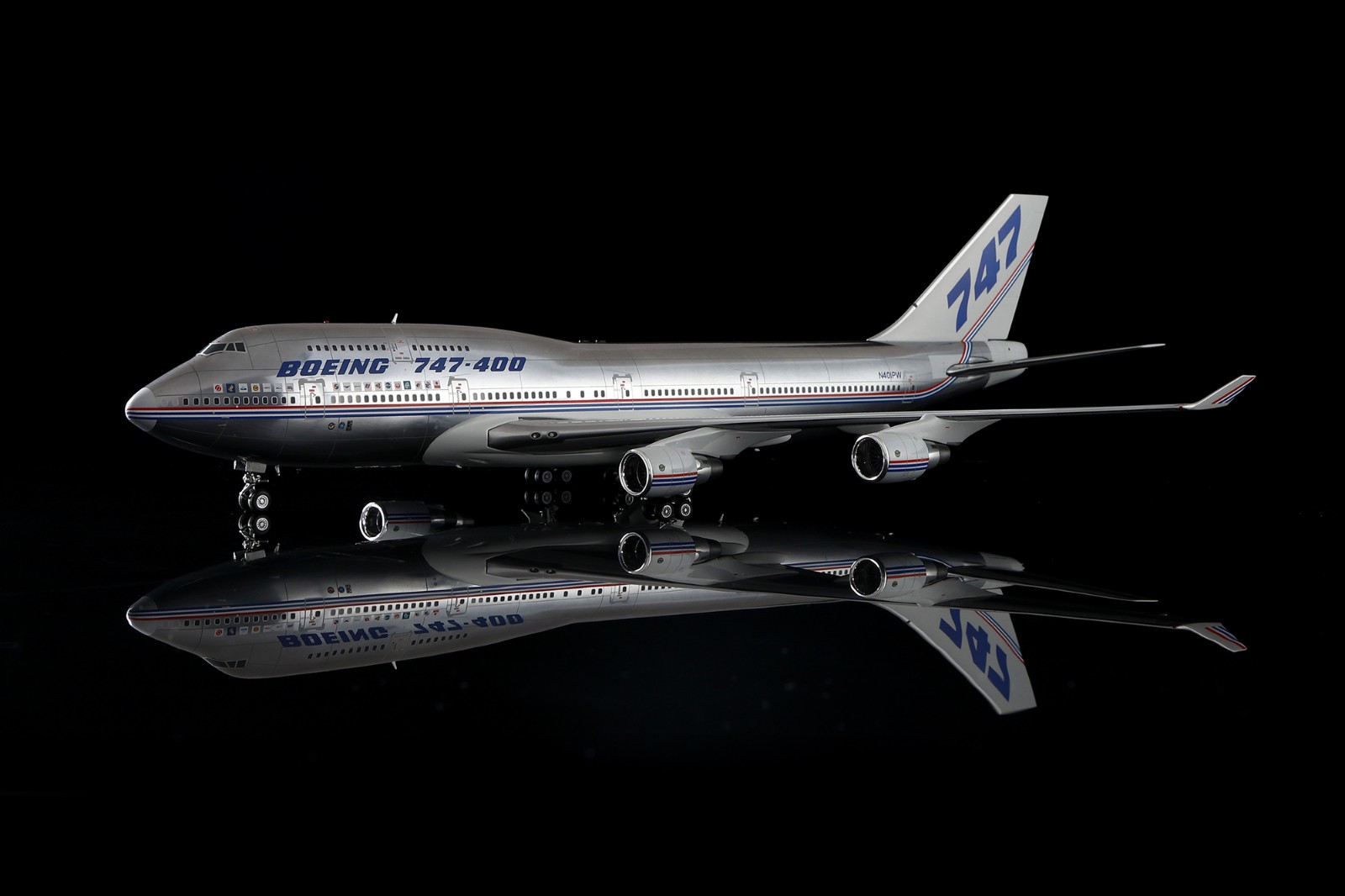 SQ Wings 1:200 Boeing B747-400 “House Colours – Flaps Up” N401PW