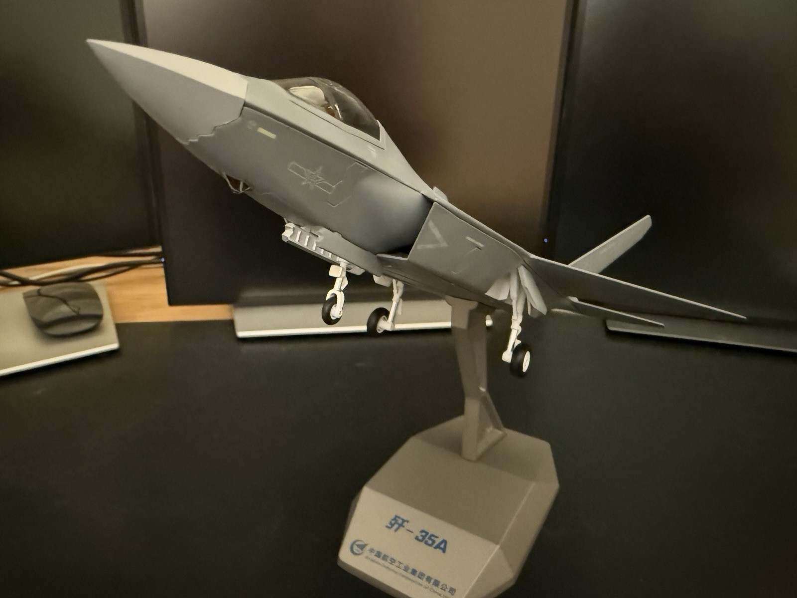 1/60 Scale authentic AVIC J-35A Stealth Fighter Jet Diecast Metal Model