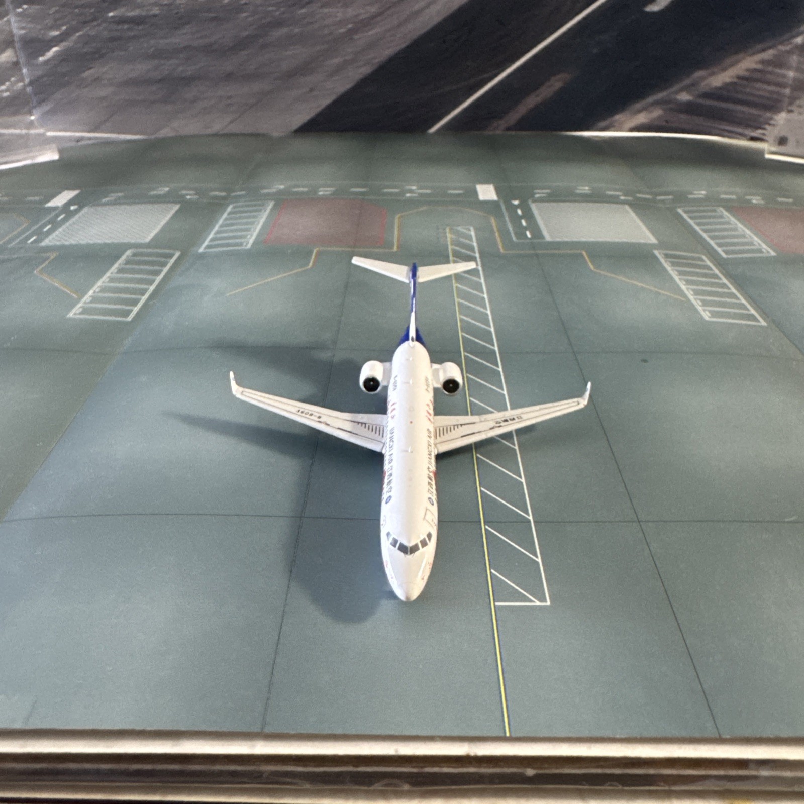 NG 1:400 scale die-cast model Jiangxi Air ARJ21-700 commercial airliner B-605V