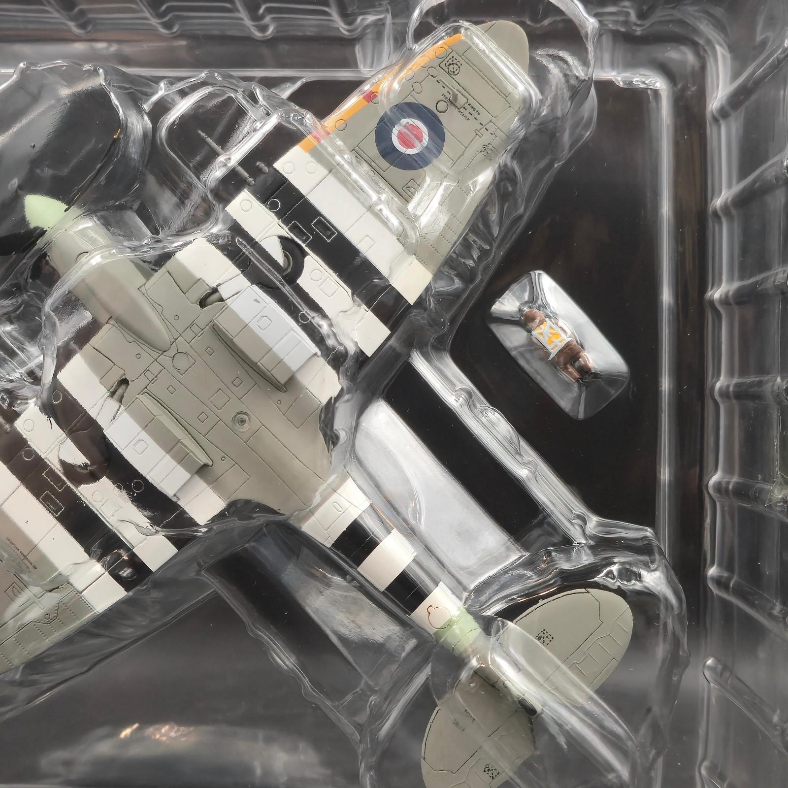 Hobby Master 1:48 Spitfire MK.lX MK392/JEJ Johnnie Johnson June 1944 HA8301 NIB