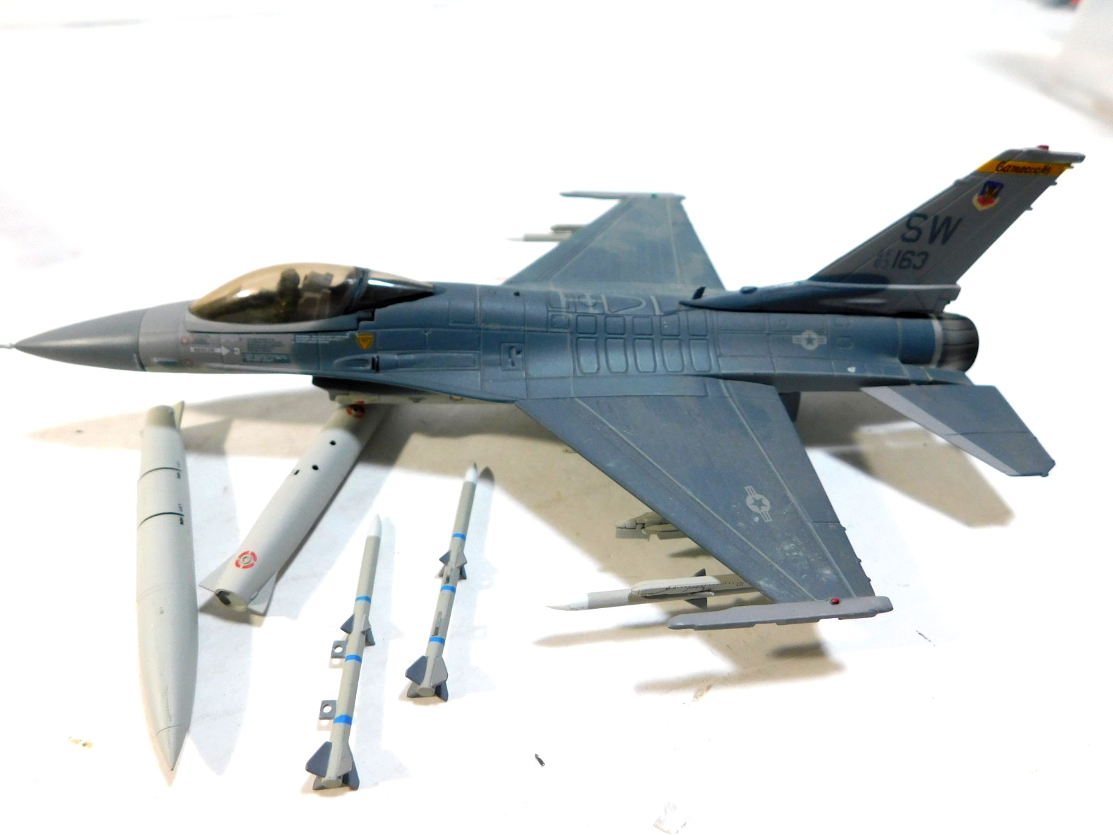 1:72 Warbirds Lockheed F-16 Fighting Falcon Diecast USAF 163rd FS Shaw SCarolina