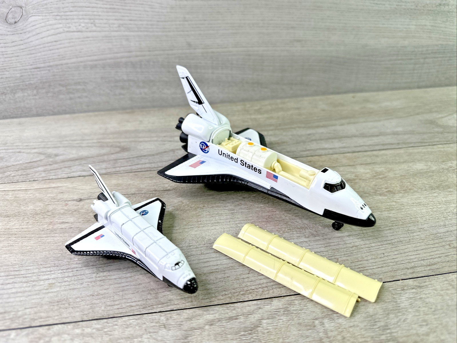 Lot Of 2 United States Space Shuttle Diecast Metal Toys 4″ & 7 “