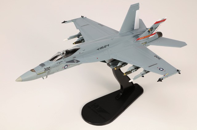 HA5141 Hobby Master F/A-18E Super Hornet 1/72 Model AJ300 USN VFA-87 Golden