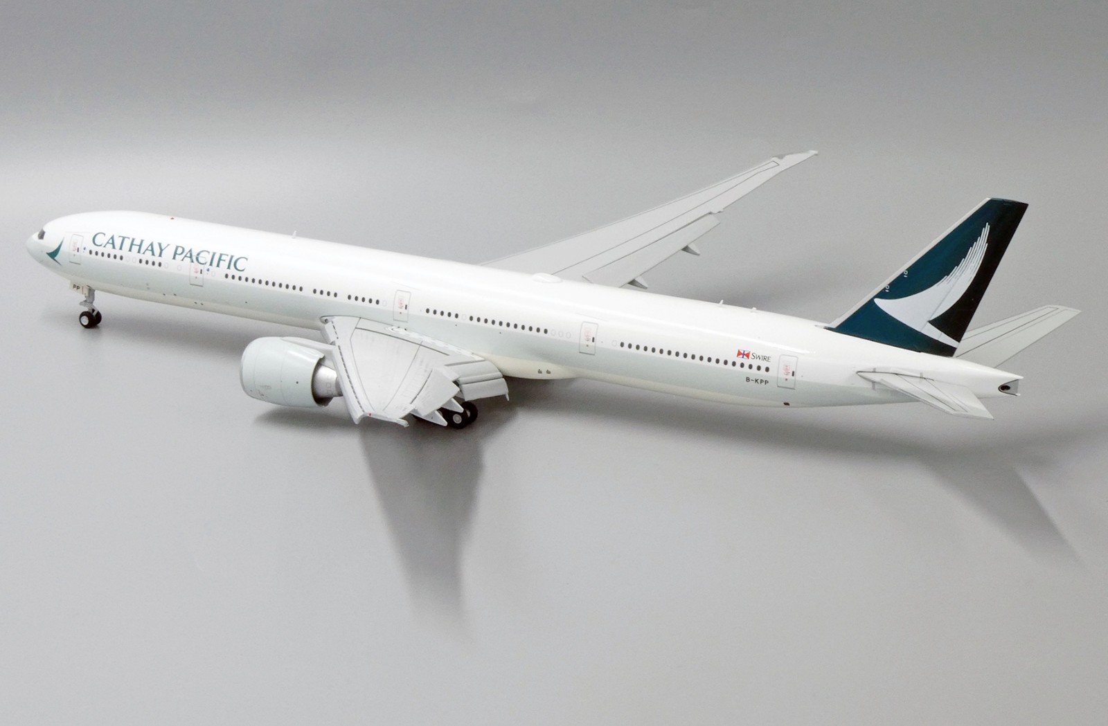 JC Wings 1:200 Cathay Pacific Boeing B777-300(ER) “Flaps Down” B-KPP