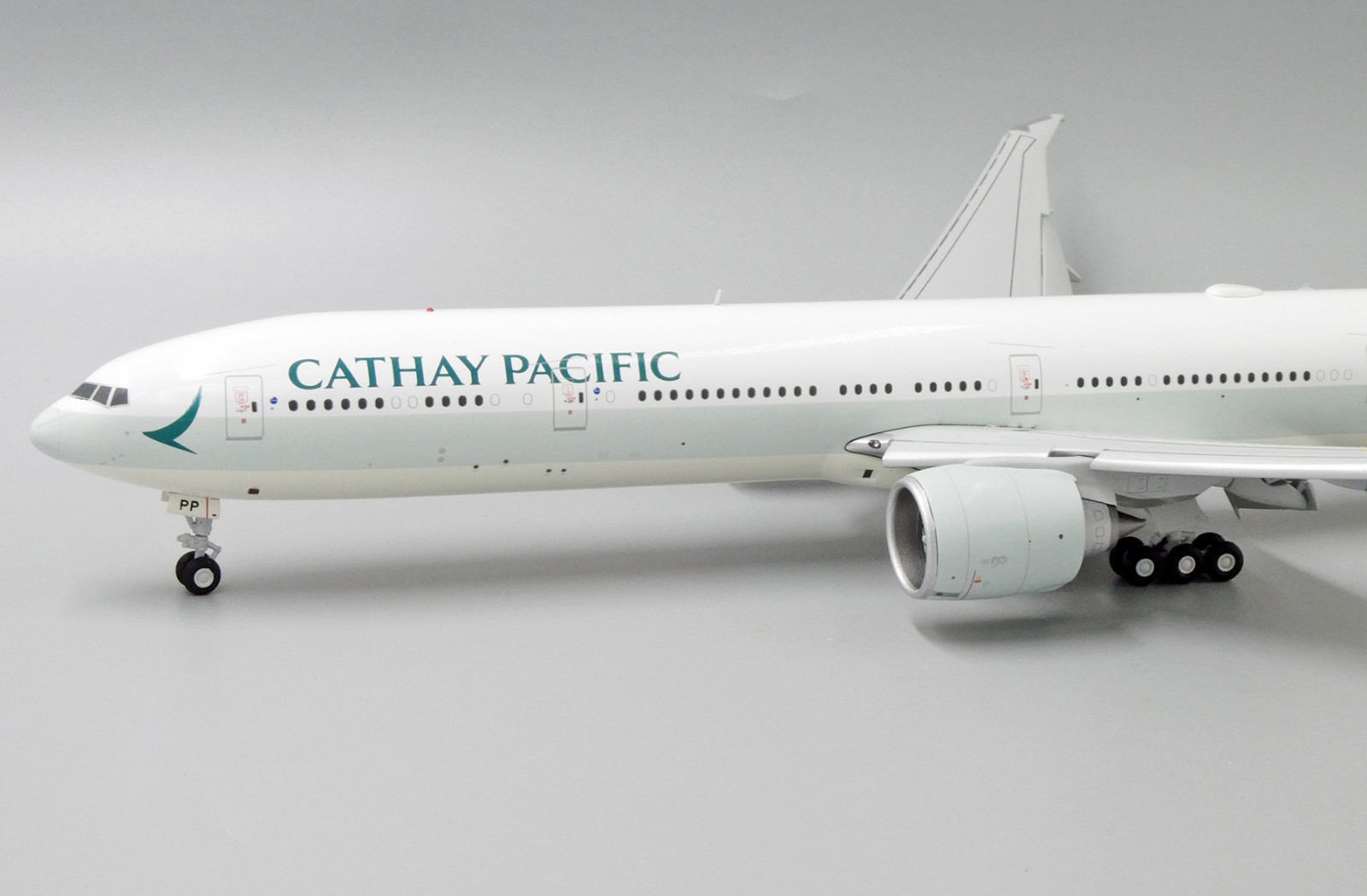 JC Wings 1:200 Cathay Pacific Boeing B777-300(ER) “Flaps Down” B-KPP