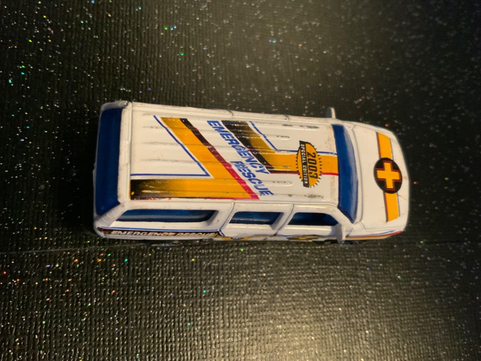 MATCHBOX 2003 Special Edition 2000 CHEVROLET SUBURBAN EMERGENCY RESCUE diecast