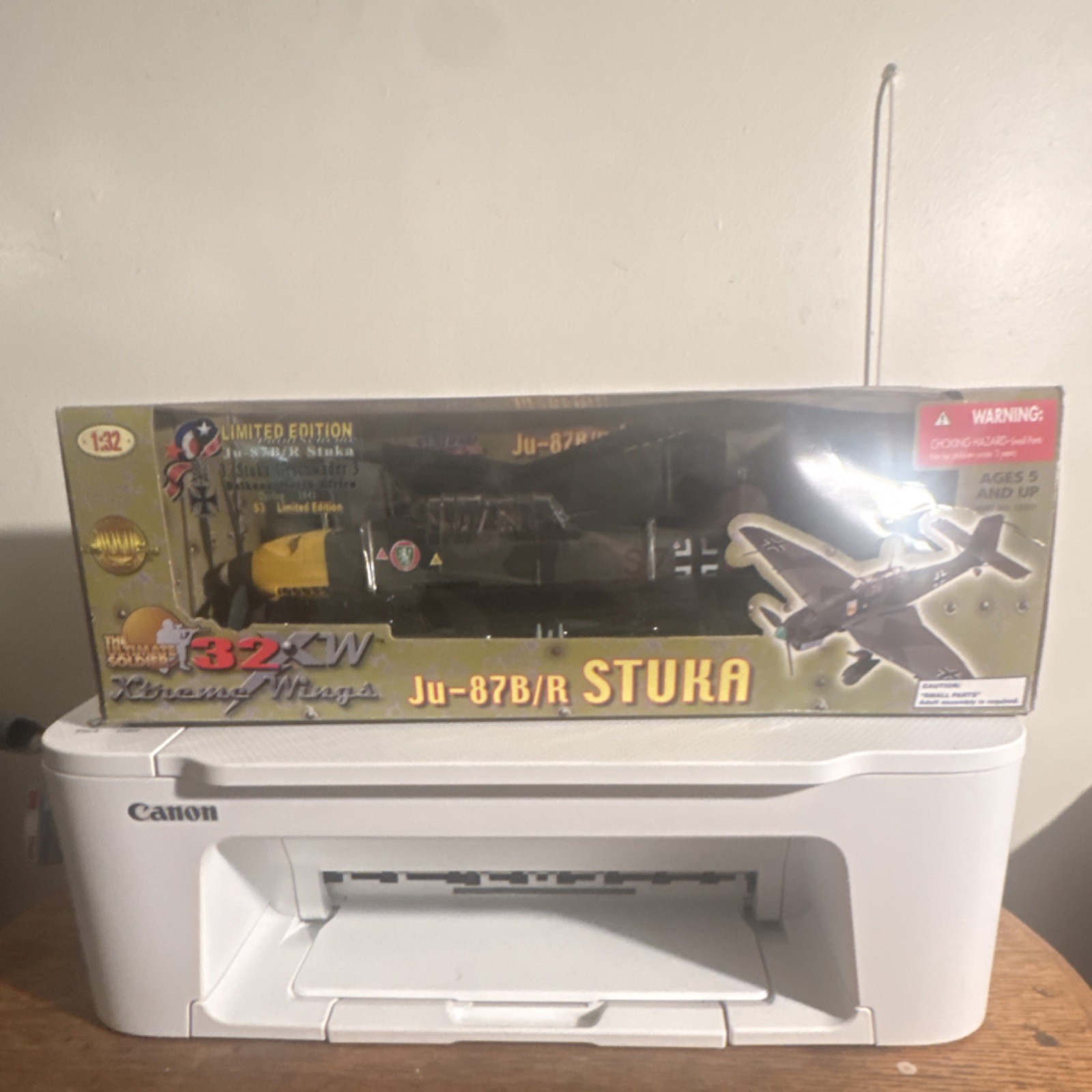 The Ultimate Soldier Junkers Ju-87B/R Stuka 1:32 Limited Edition Airplane