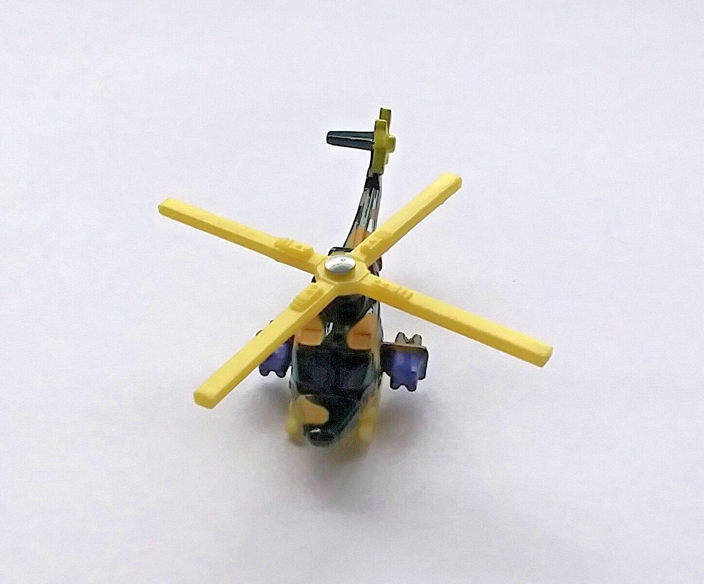 Hot Wheels Micro Lynx Helicopter Gunship, a VERY Unusual Color Version Chopper