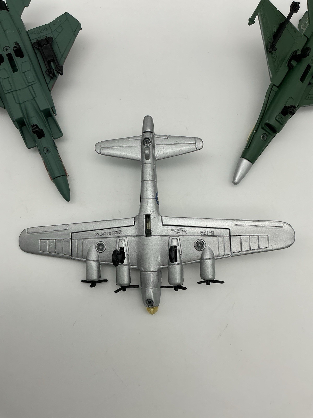 Maisto Die Cast Set Of 3 Military Fighter Jet Toy Planes B-17 , F-16 , F-15