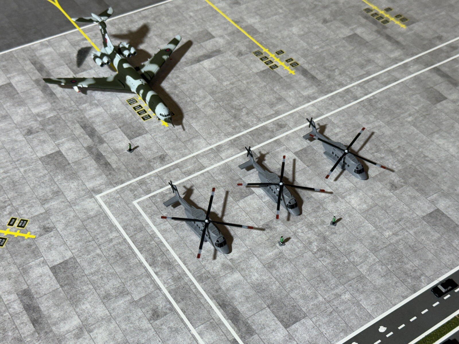 Jetset Models 1:400 scale MH-60R (3x Military Grey Livery)