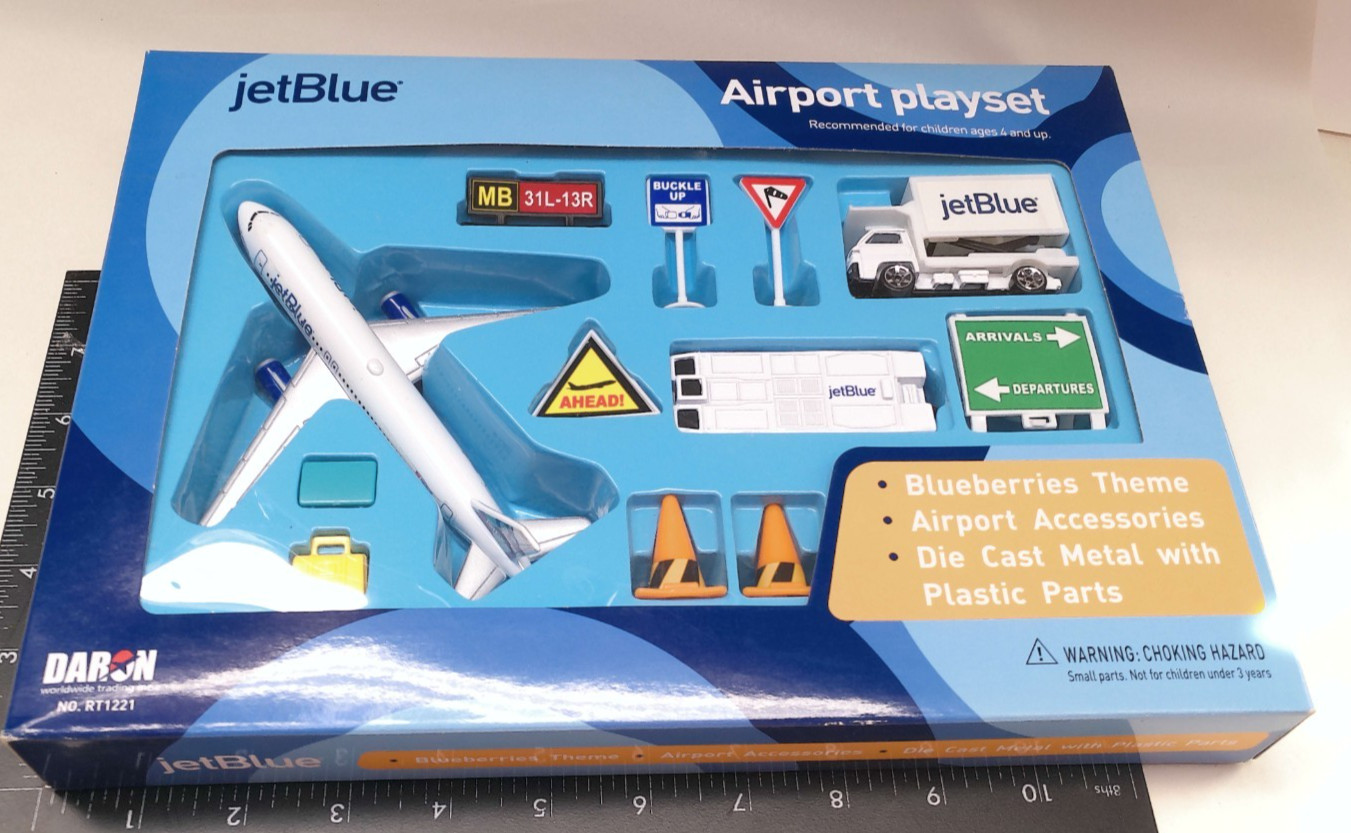 jetBlue Plane Catering Tug Airport Playset Diecast Daron RT1221 NEW OLD STOCK