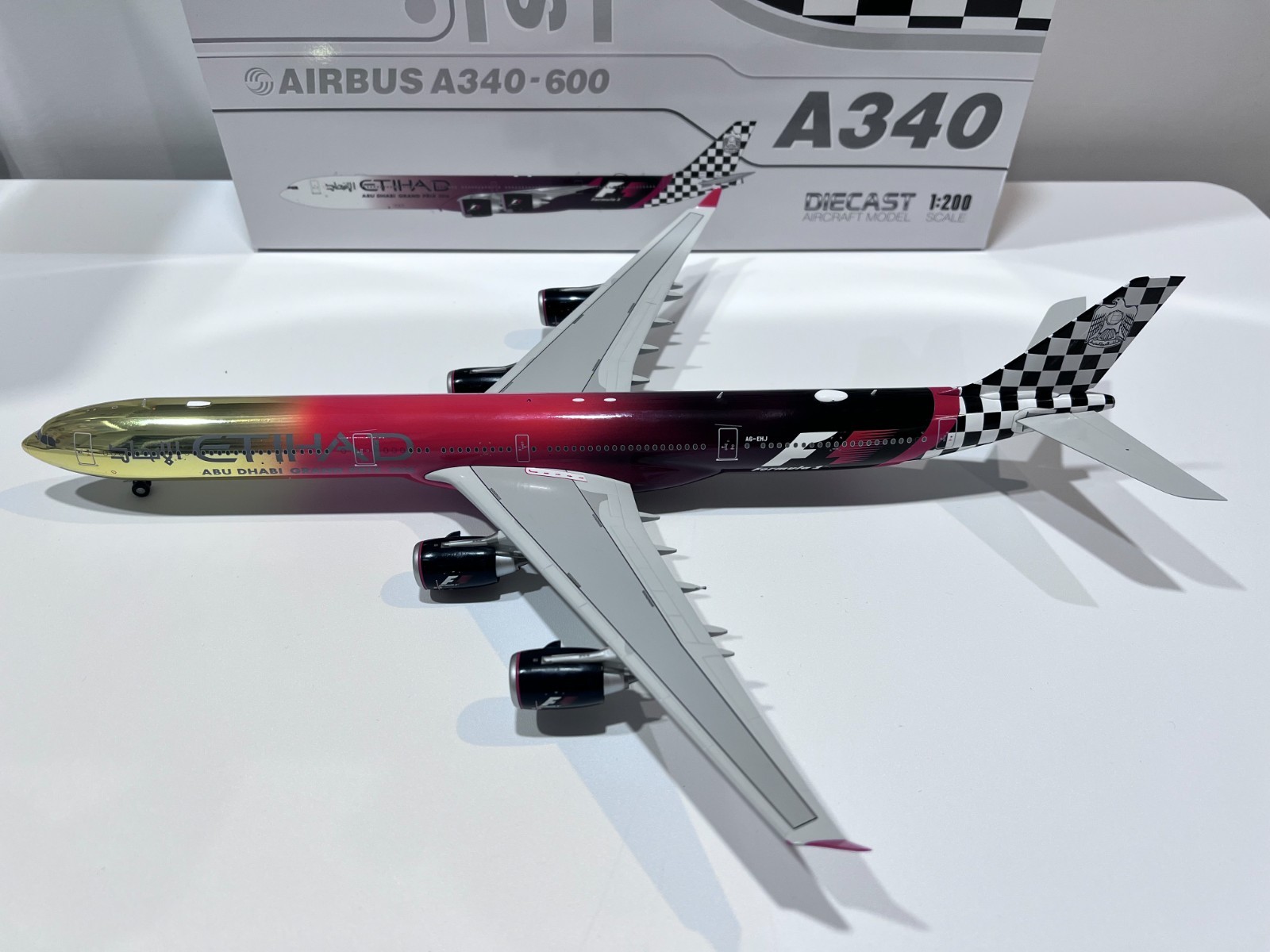 JC Wings 1:200 Etihad Airbus A340-600 Formula One F1 GOLD limited edition A6-EHJ