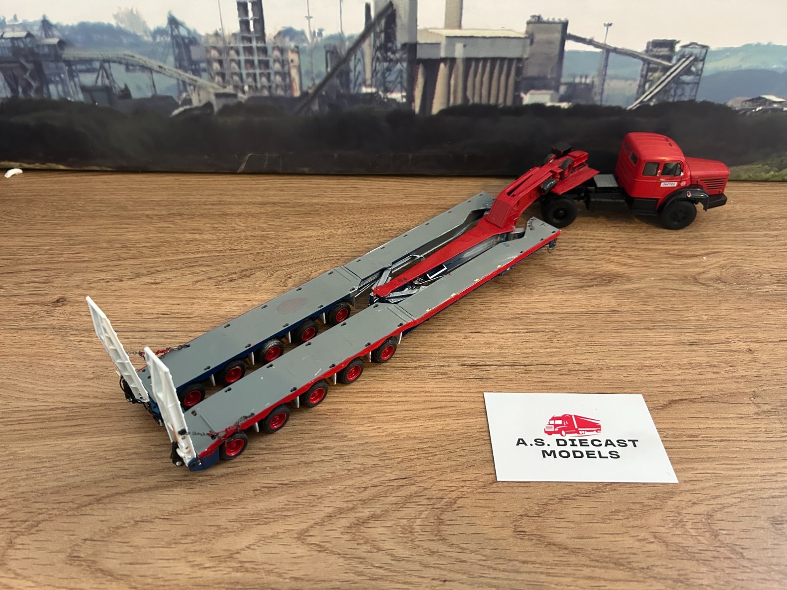 Norev Berleit Onatra Tradctor Unit with Code 3 Low Loader Trailer 1-43 SCALE