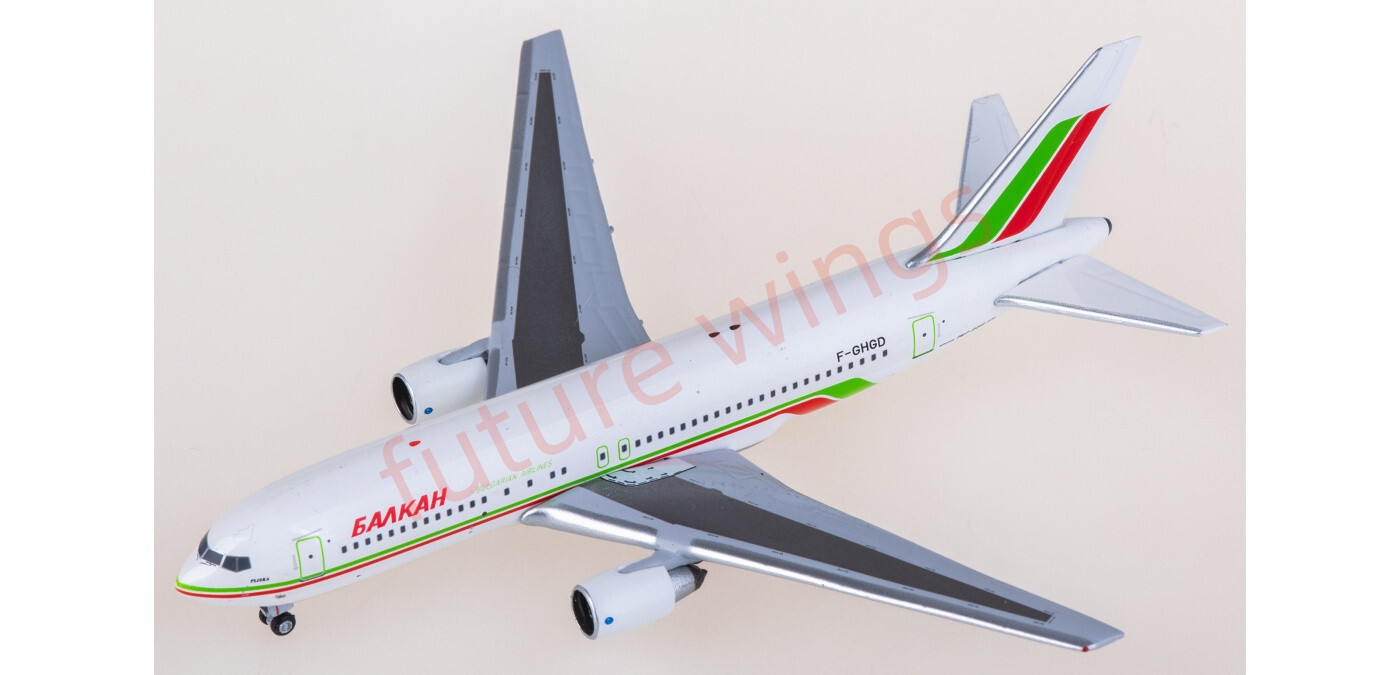 1:400 AeroClassics AC411399 Balkan Bulgarian Airlines B767-200 F-GHGD+Tractor