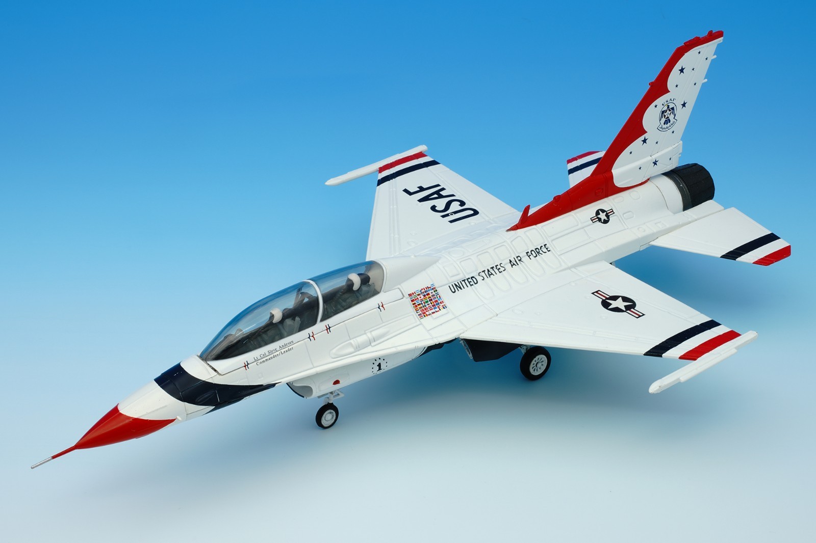 Hobby Master Lockheed F-16D Fighting Falcon US Air Force Thunderbirds #1, HA3805