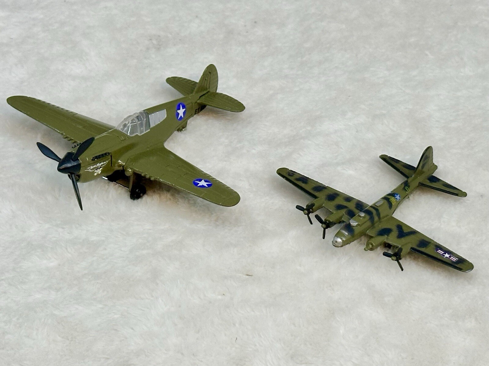WWII Aircraft Model Military B-17F Flying Fortress Bomber & Curtiss P-40 Warhawk