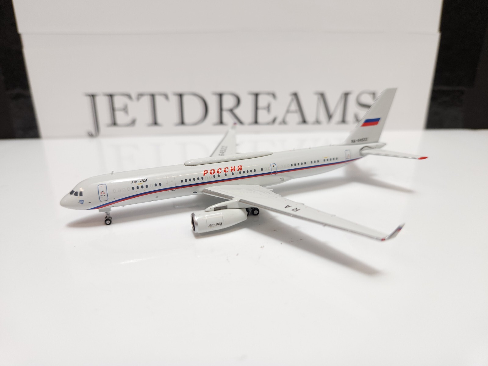 1/400 RUSSIA STATE TRANSPORT TU-214SUS COMMS RELAY 2000’S COLORS RA-64522 PANDA