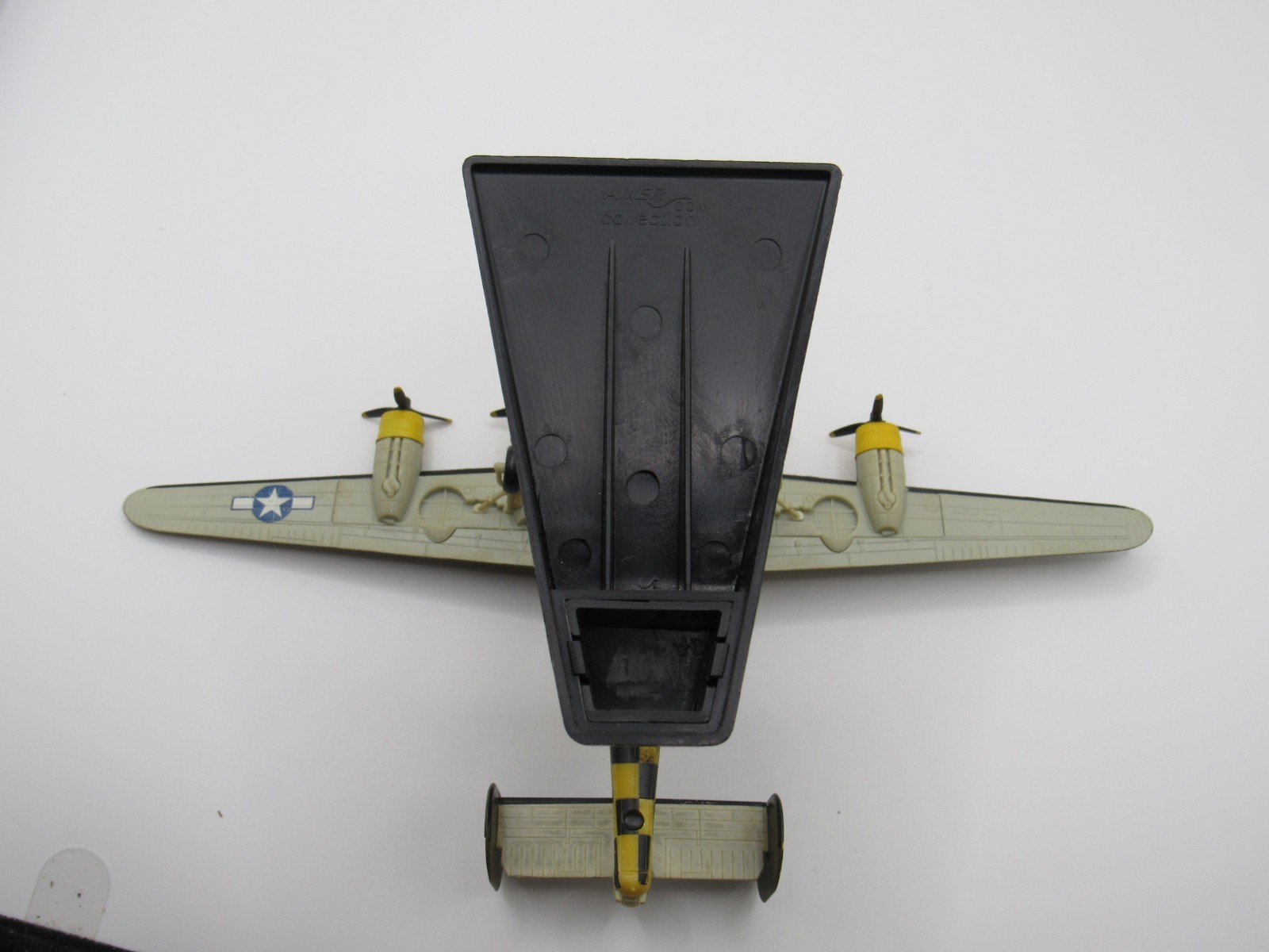 1944 USA Consolidated B-24D Liberator 1:144 Model Plane
