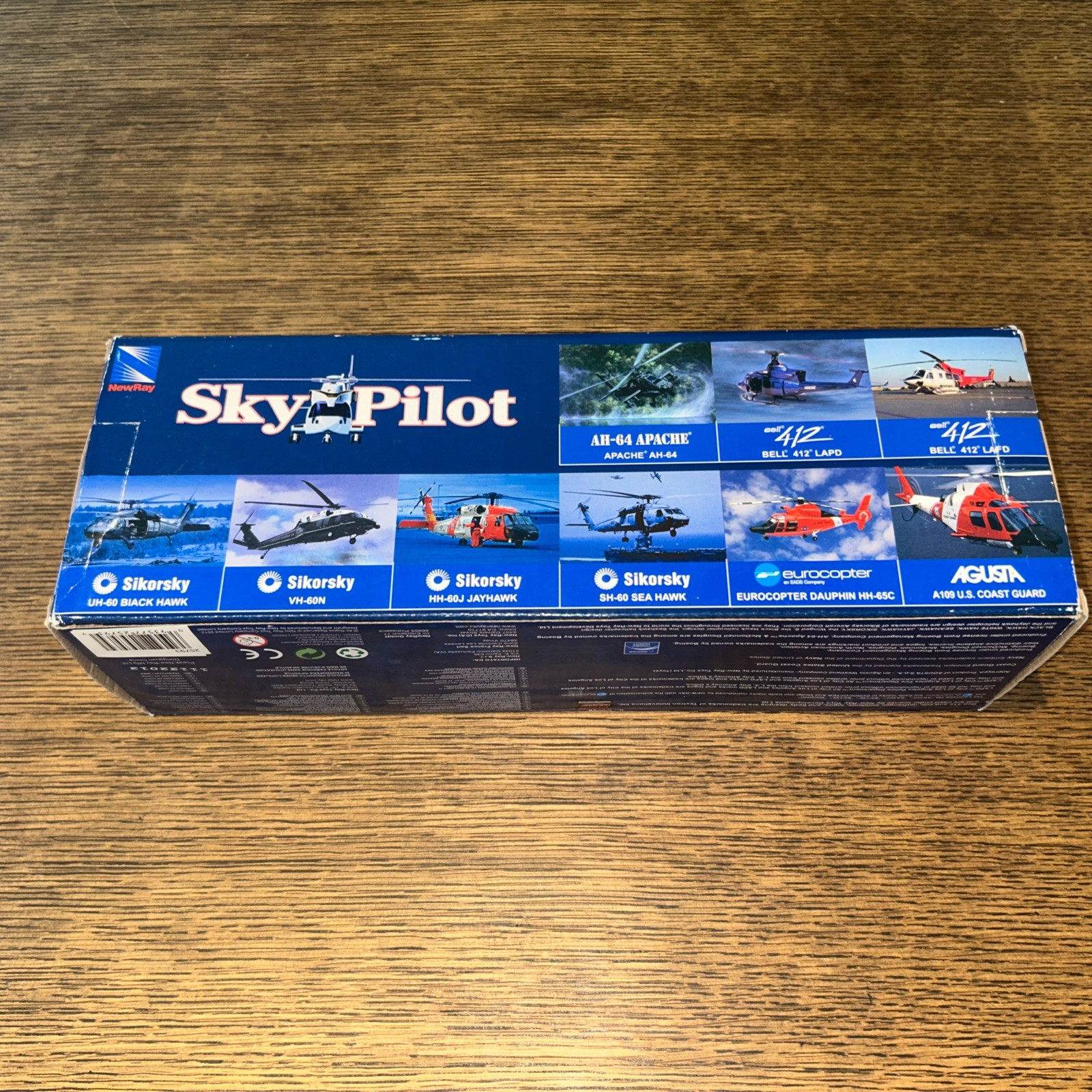 New Ray 25793 Sky Pilot Boeing CH-47 Chinook U.S Army Helicopter 1:60 Green