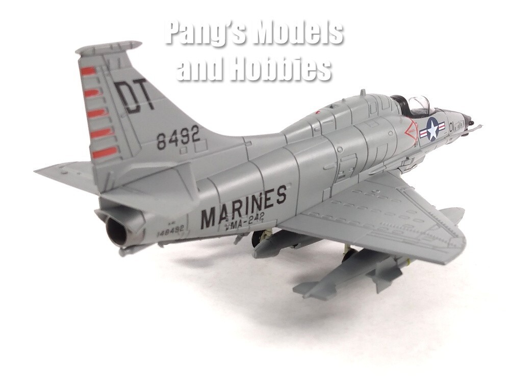 Douglas A-4 A-4D Skyhawk VMA-242 “Bats” MARINES 1962 1/72 Scale Diecast Model