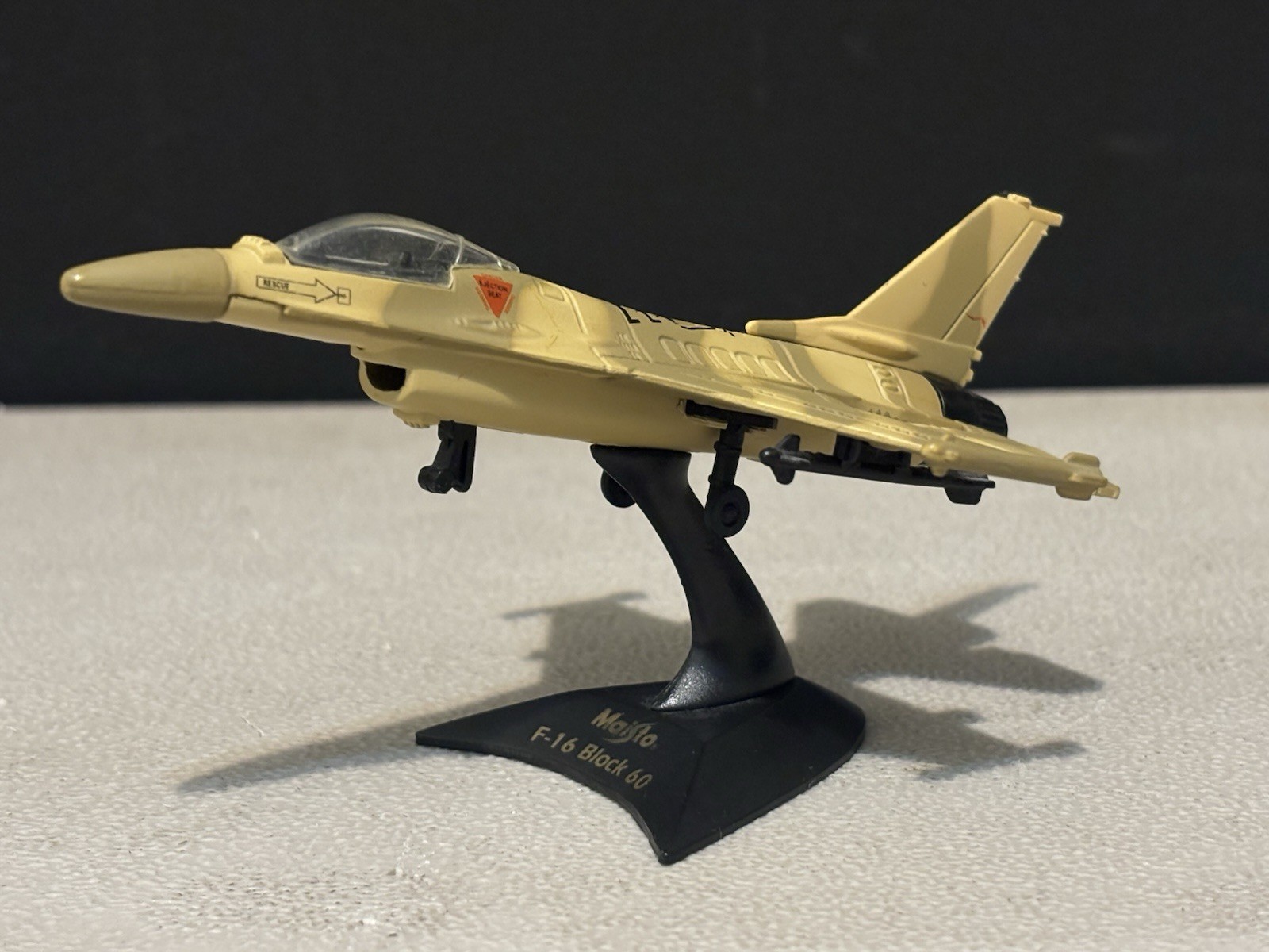 Maisto Diecast Set Of F-16 Night Falcon & F-16 Block 60 Out Of Blister