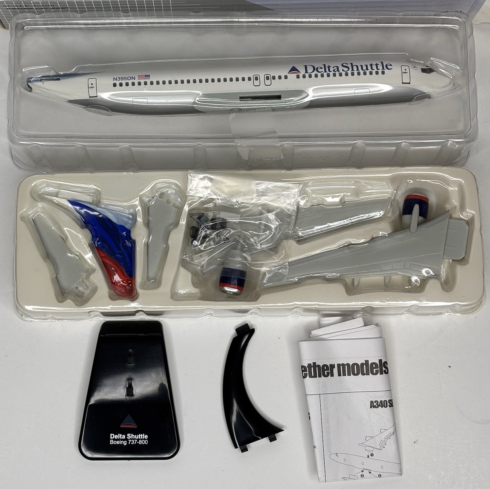 1:200 Hogan Delta Shuttle Boeing 737-800 N395DN #1349 Model Airplane Desk
