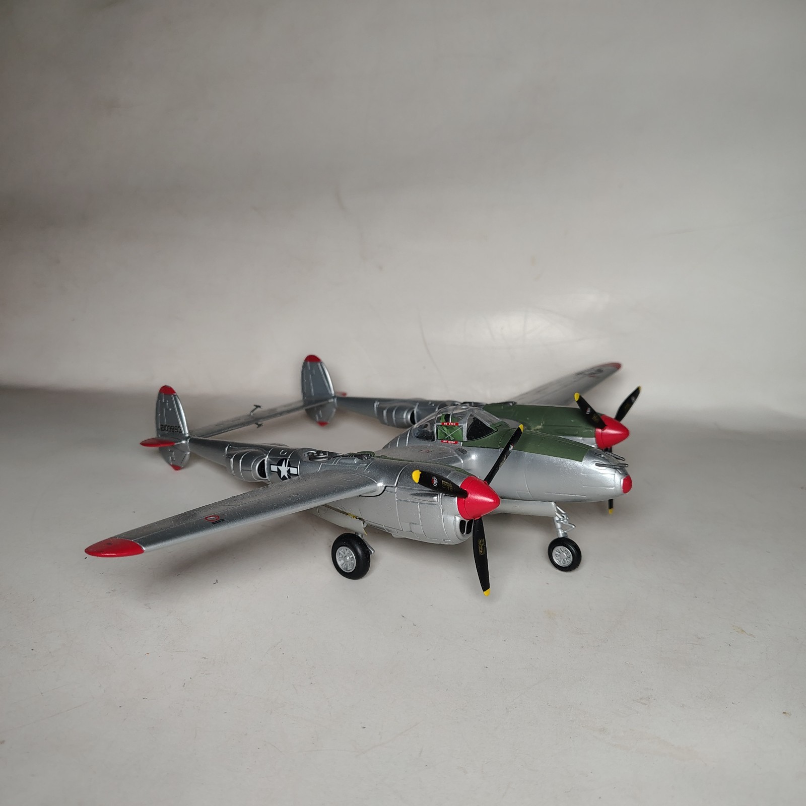 P-38J LIGHTNING USAAF 49TH FG 9TH FS RICHARD BONG 1942 – CORGI 1:72 NO BOX