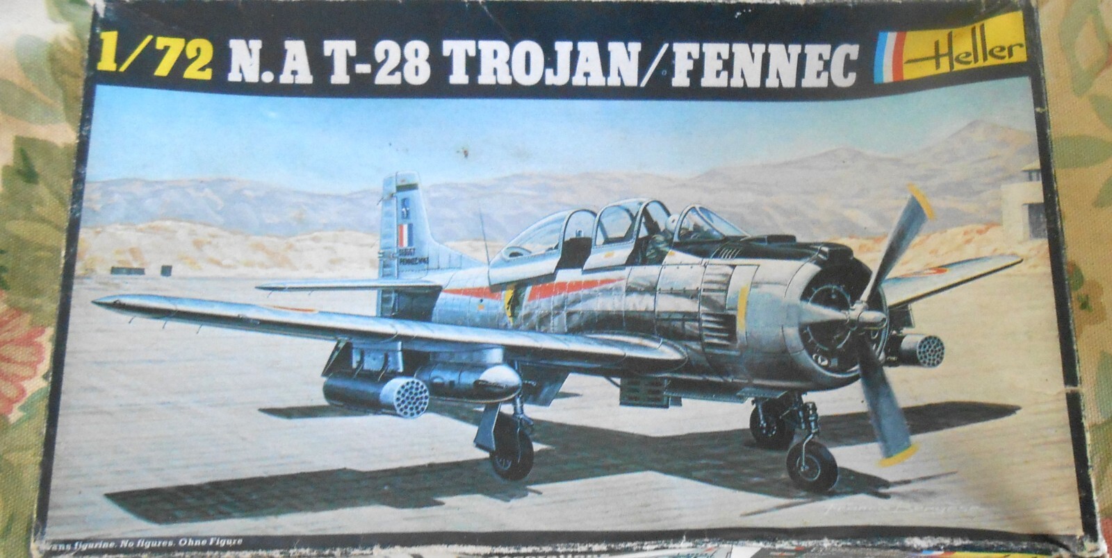 1981 Heller 279 N.A T-28 Trojan Fennec 1/72 Model Kit Fighter Prop Plane Decals