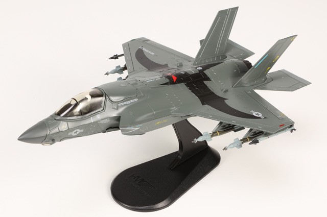 Hobby Master 1/72 F-35B Lightning II Airplane USMC VMFA-242 Bats Beast Mode