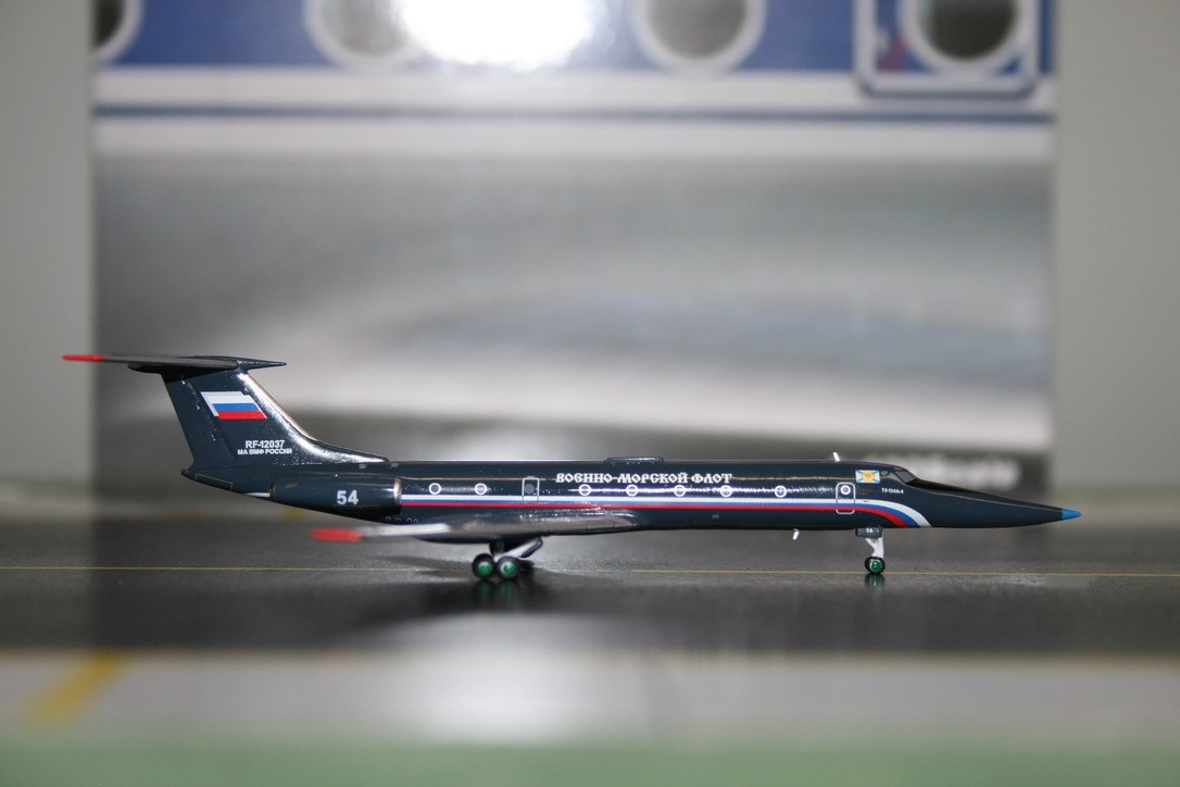 Panda Model 1:400 Russian Navy Tupolev TU-134UBL RF-12037 (52301) Model Plane
