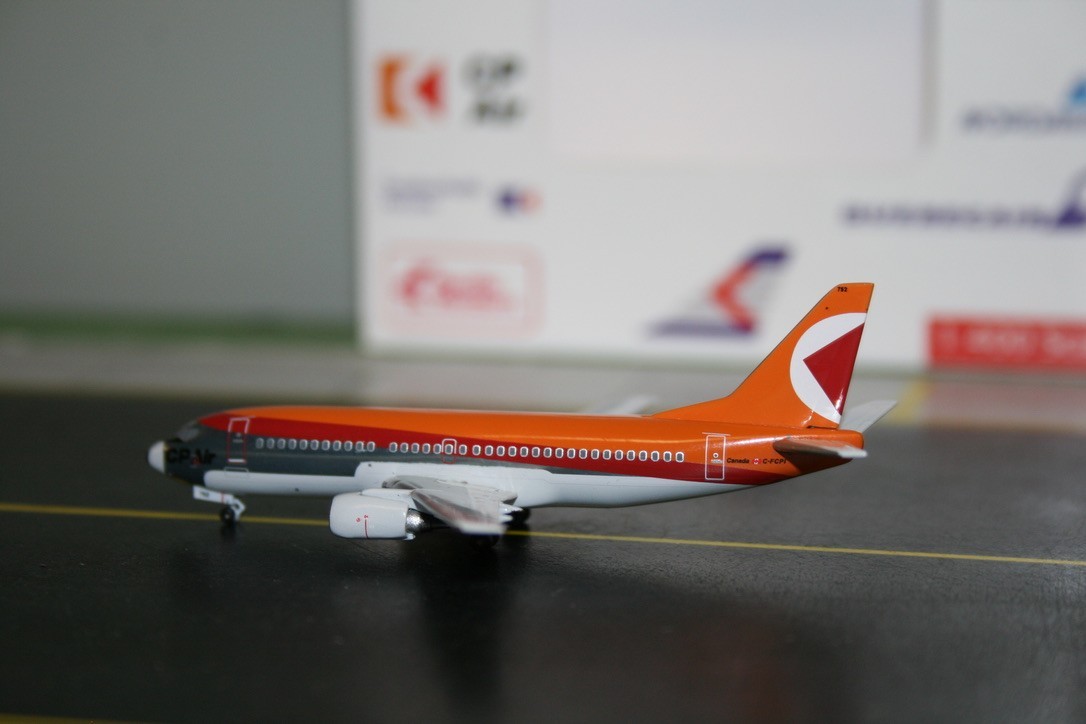 Aeroclassics 1:400 CP Air Boeing 737-300 C-FCPI Die-Cast Model Plane