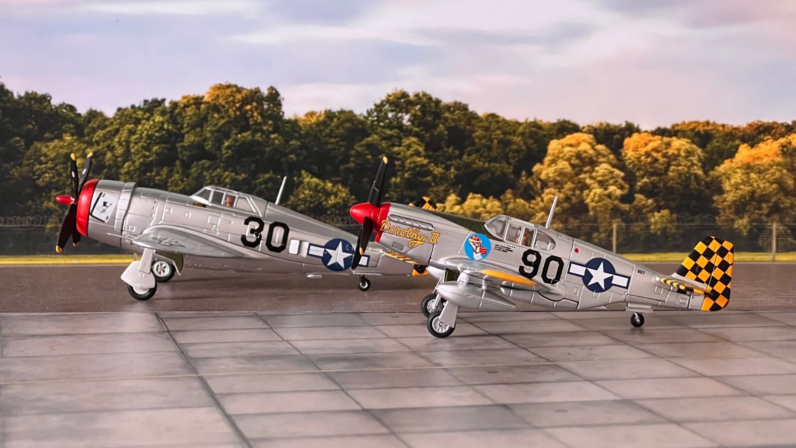 CORGI US39914 – P47D THUNDERBOLT – P51B MUSTANG SET, TEAR IN SIDE OF BOX
