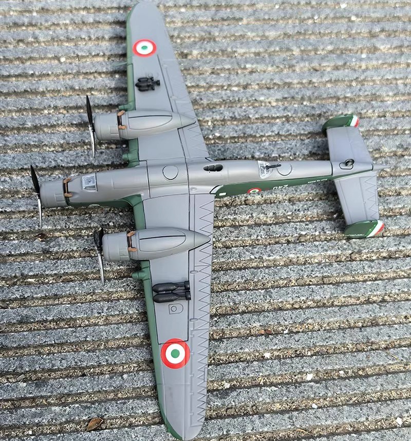 1:144 Diecast Military Model Italian CANT Z.1007bis “Alcione” Bomber Collection