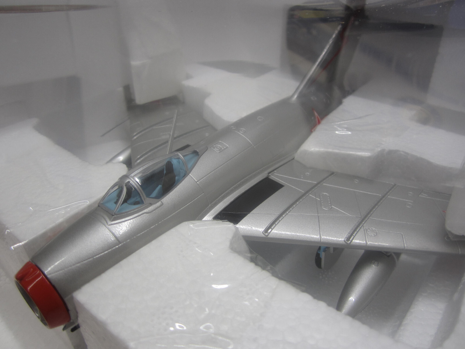 FRANKLIN MINT ARMOUR B11E071 1/48 MIG 15 “935” RUSSIAN SOVIET AIR FORCE 1951 #31