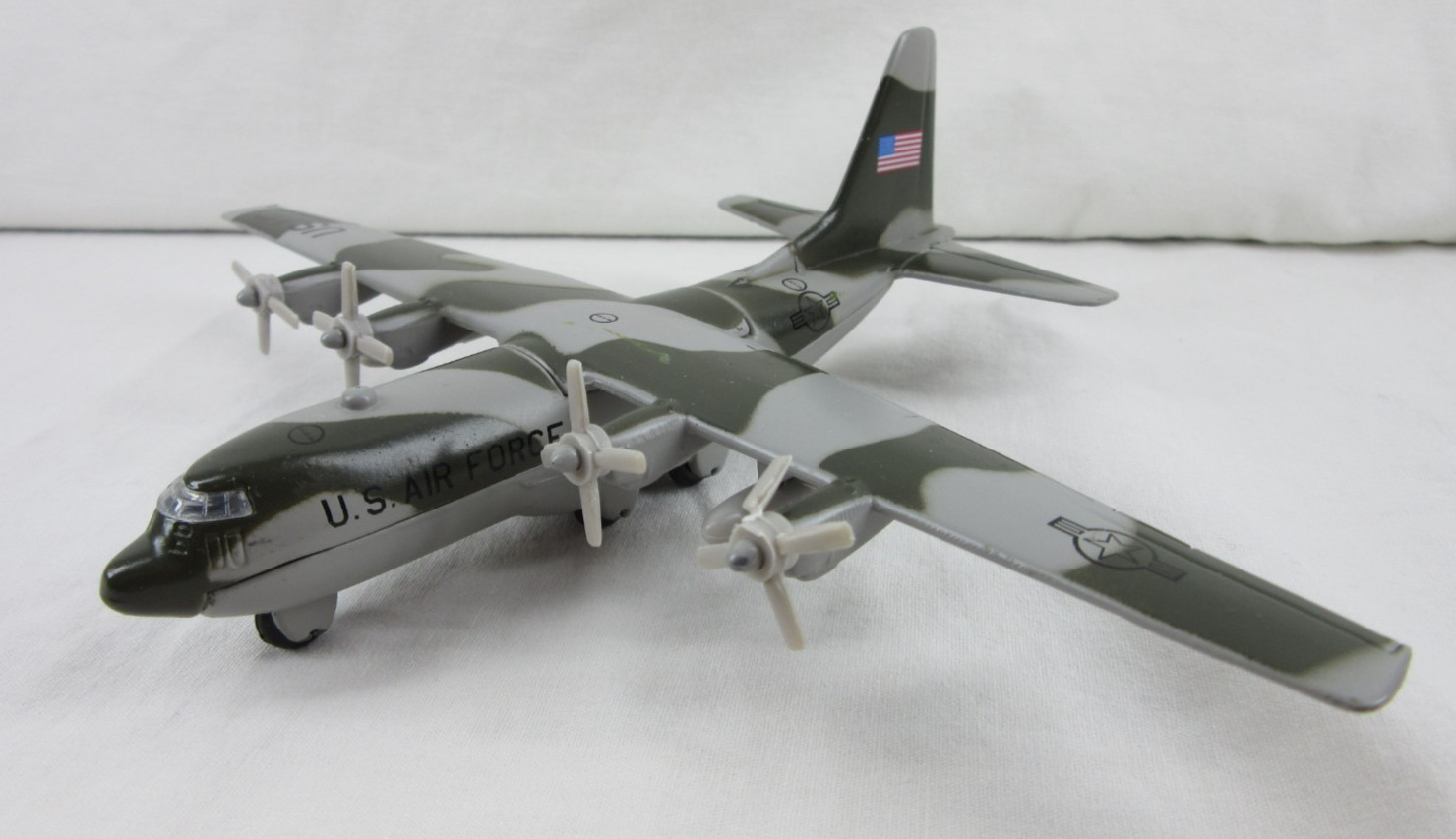 HERCULES * Diecast Airplane No. 63114 * US Air Force USAF 5″ Long