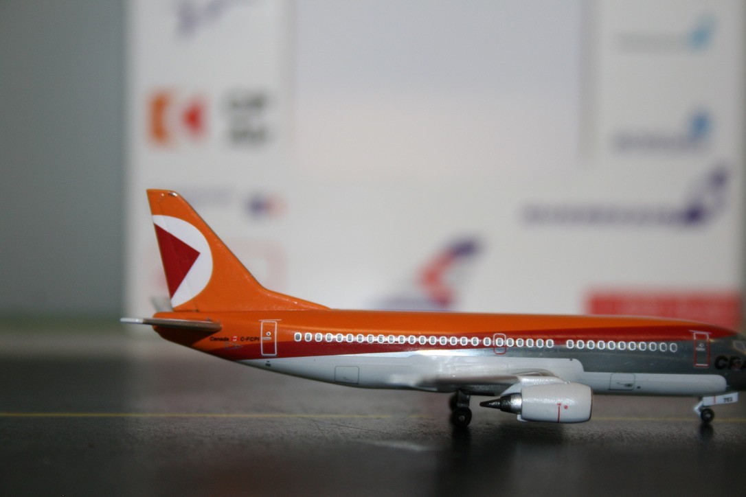 Aeroclassics 1:400 CP Air Boeing 737-300 C-FCPI Die-Cast Model Plane