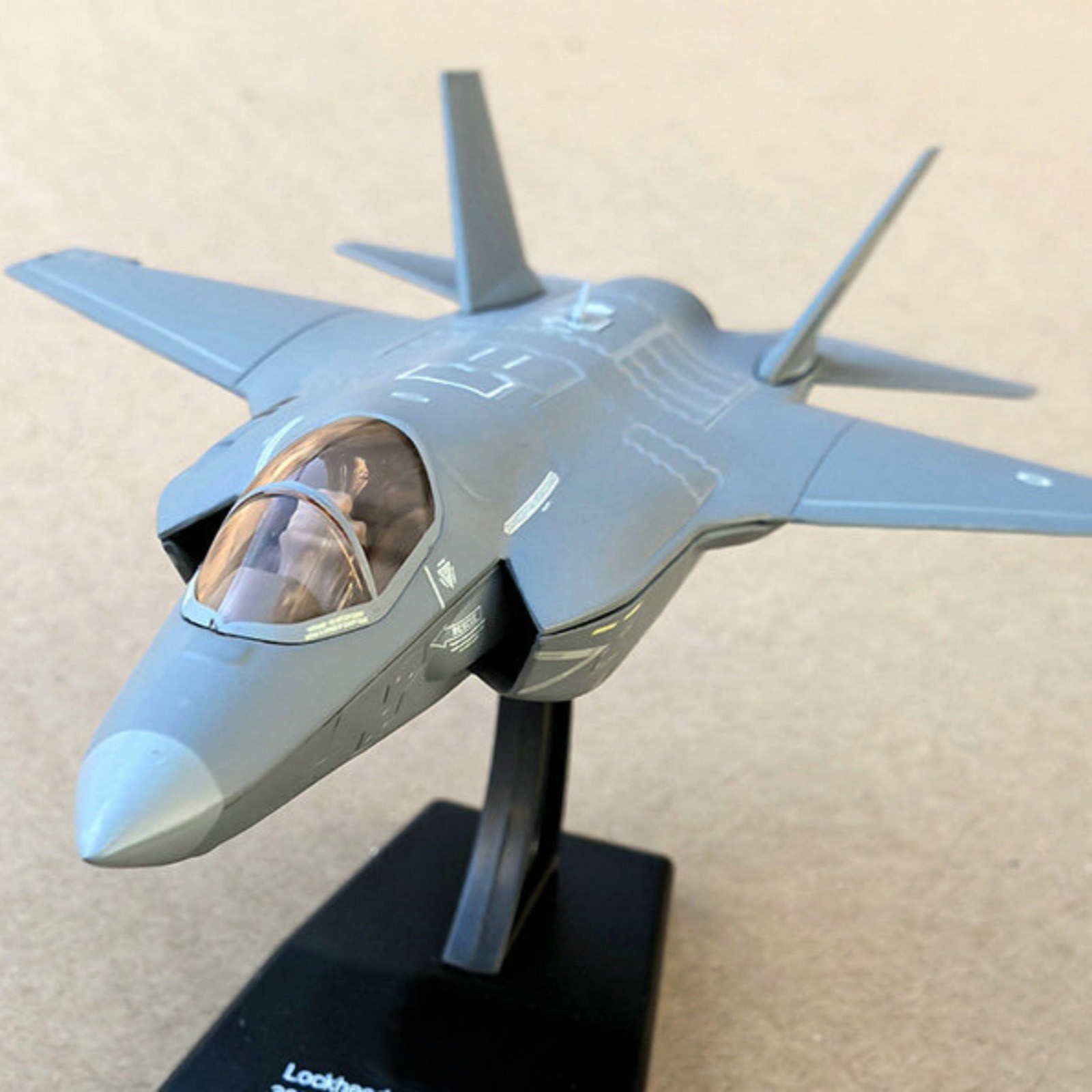 F-35B Fighter Jet 1:100 Scale Model US Marine Corps Diecast Display Aircraft