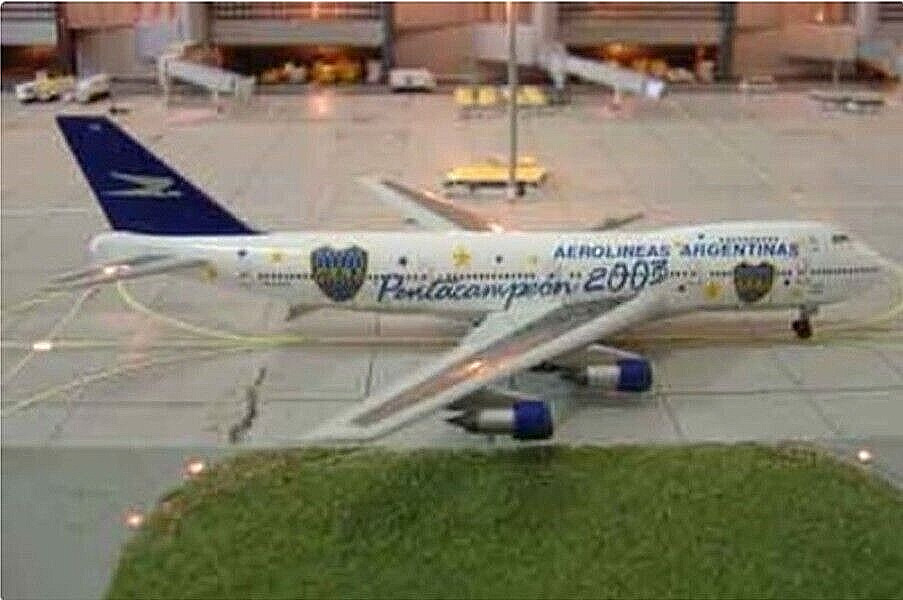 1:400 Dragon Wings Aerolineas Argentinas Boeing 747-287B LV-OOZ Ultra Rare.