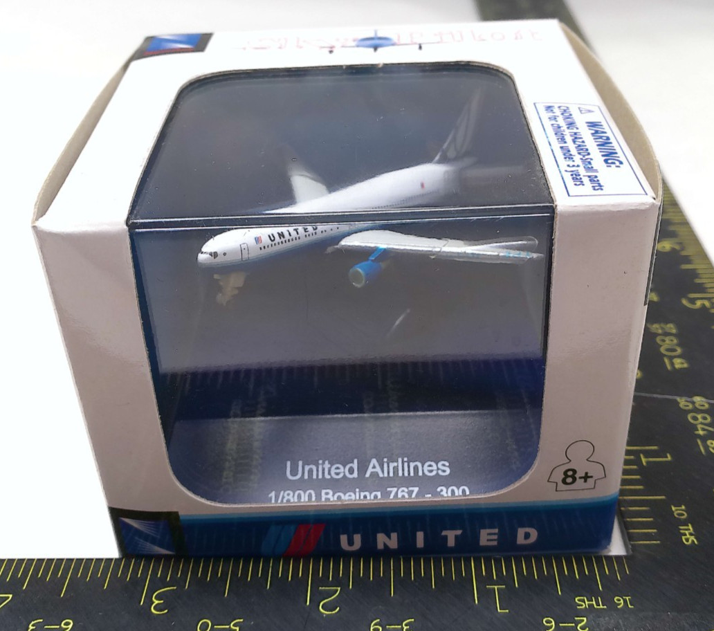 1:800 Boeing 767-300 United Airlines Jet New Ray Cube 07137 NEW Old Stock