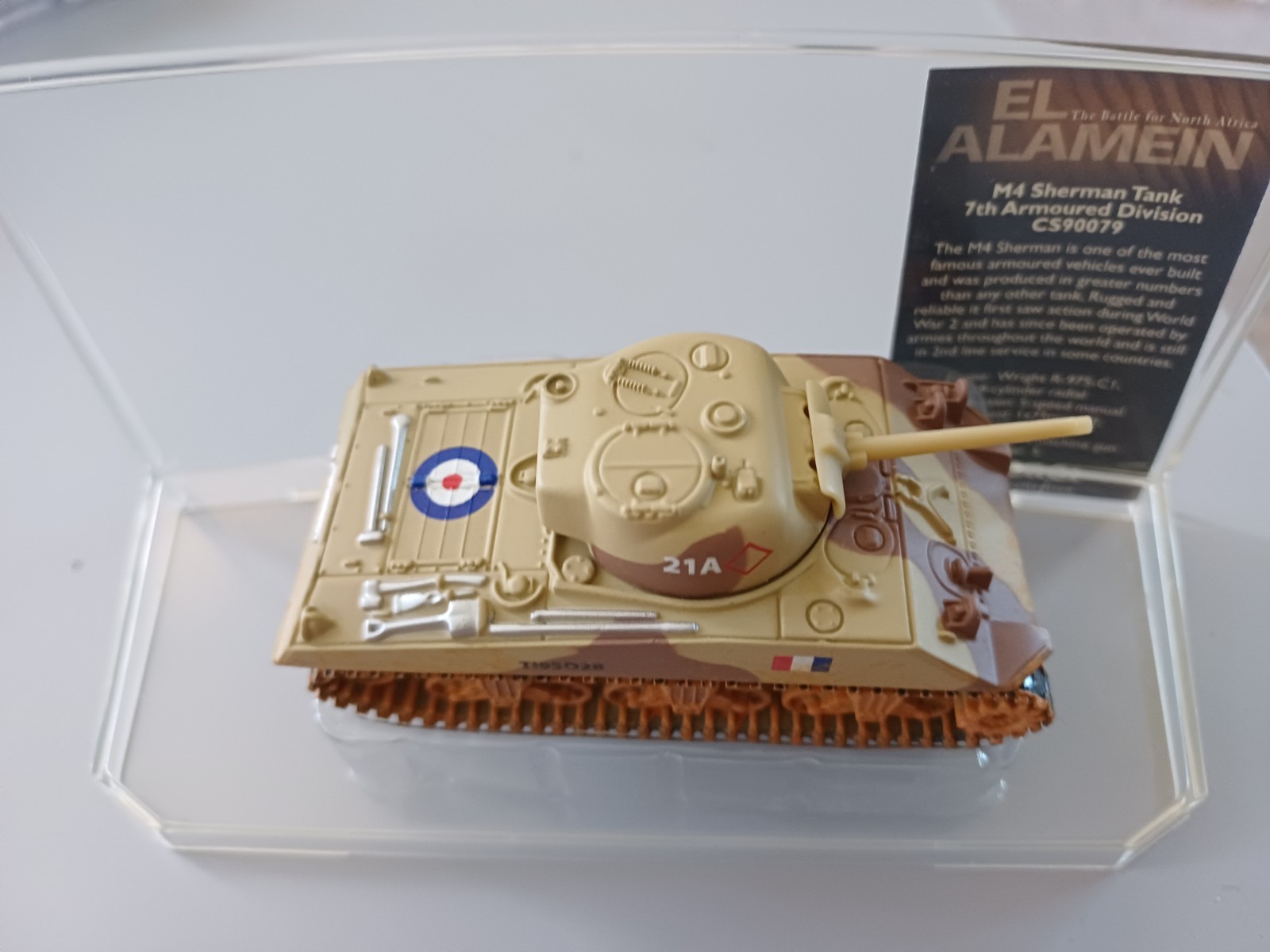 Corgi Showcase Fighting Machines Diecast Model Tank M4 Sherman CS90079