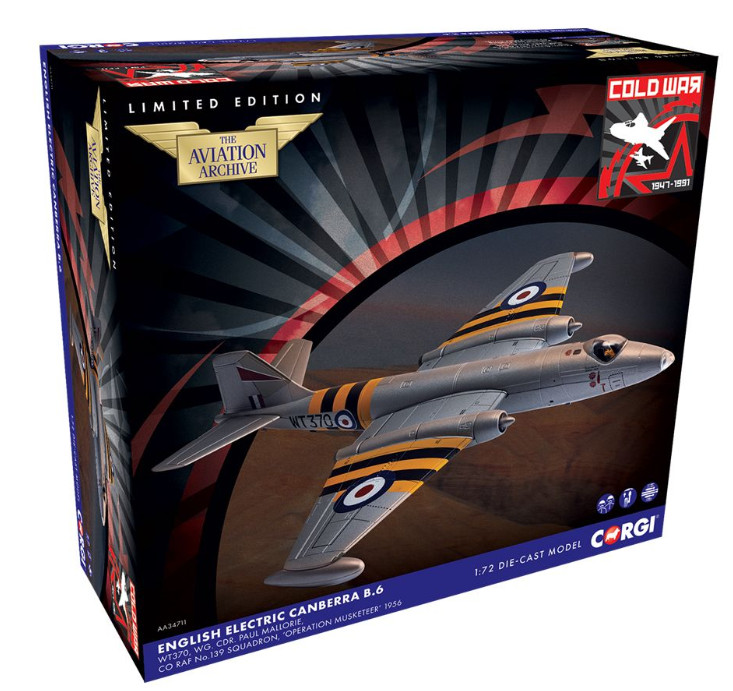 Corgi AA34711 English Electric Canberra B.6 WT370, Wg. Cdr. Paul Mallorie*