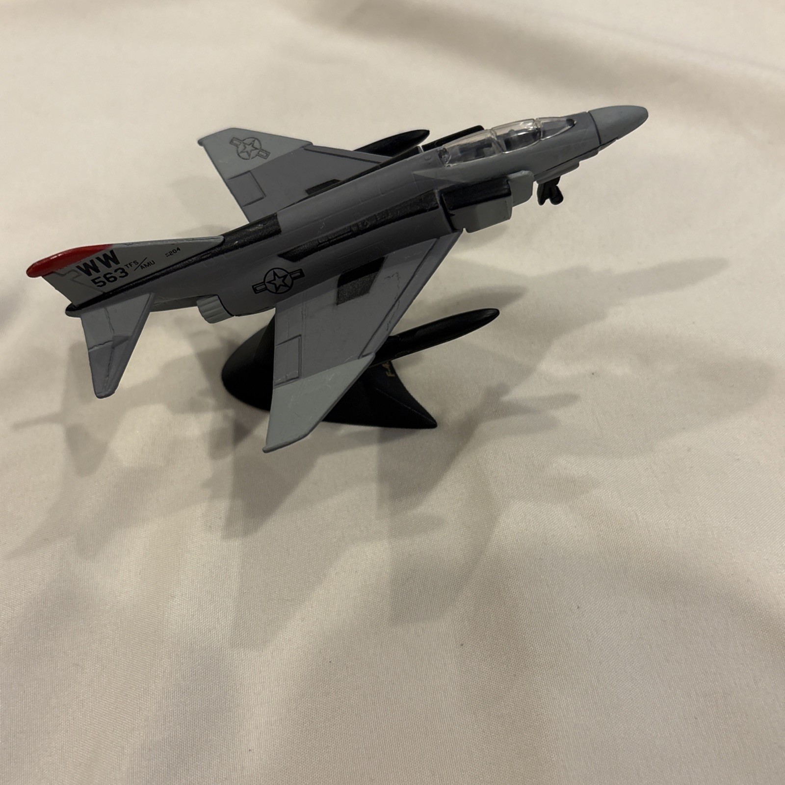 MAISTO TAILWINDS – F-4J PHANTOM II – FIGHTER PLANE – DIECAST AIRPLANE w/Stand